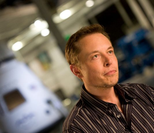 Elon Musk: – I september kommer Tesla el-lastebil