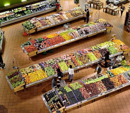 Sprøytemiddelrester i mat: Flere funn over grenseverdiene i fjor