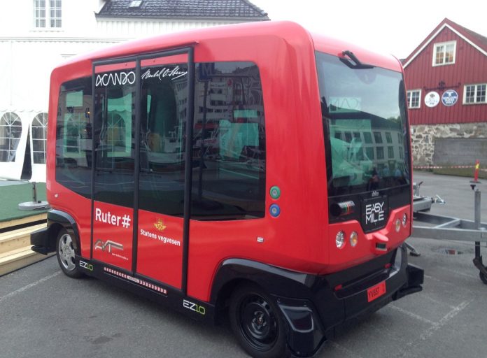 easy_mile_førerløs_buss