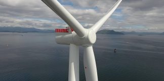 I dag åpner verdens første flytende havvindpark