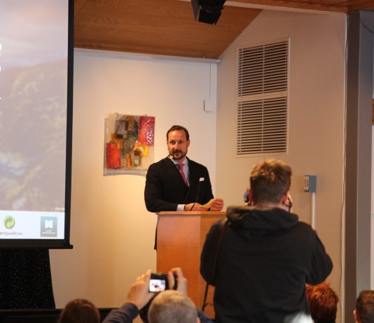 Elvestuen, Kronprins Haakon og Lan Marie Berg satte fokus på havplast