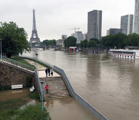 Storbyene står opp mot fossilindustrien, Paris vurderer å følge etter New York