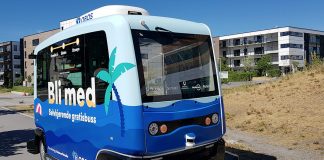 Norges første selvkjørende elbadebuss er i gang – den skal kjøre hele sommeren