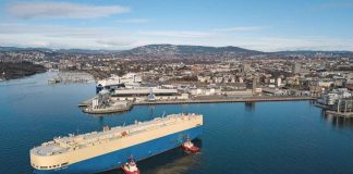 Her legger Grand Venus til kai i Oslo. Ombord er det 1.583 Teslaer