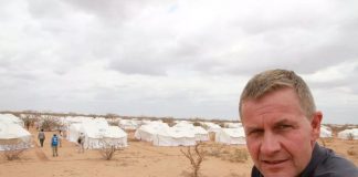 Erik Solheims nye arbeidsgiver er Kjell Inge Røkke. Skal rydde plast i Ghana