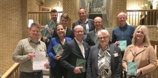 Alle stortingspolitikerne fikk insektbok og tiltaksliste for å redde insektene