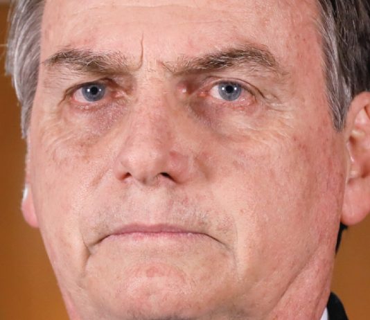 Reuters: Nå snakker Bolsonaro om å sette inn militæret for å slukke