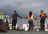 Greta Thunberg og hennes meddemonstranter ble møtt av fossiltilhengere i Alberta, Canada