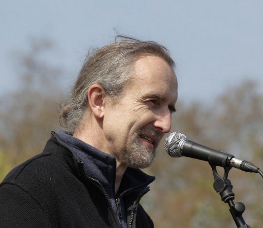 En av grunnleggerne av XR høster storm for Holocaust-uttalelse