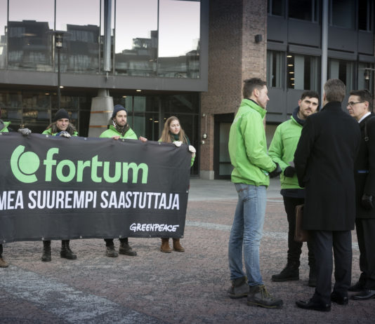 Fortum og SEB graver seg videre inn i kull – ble konfrontert av Greenpeace