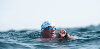 Svømte i smeltende isbrevann i Antarktis med beskjed til COP26: “Tiden renner ut”