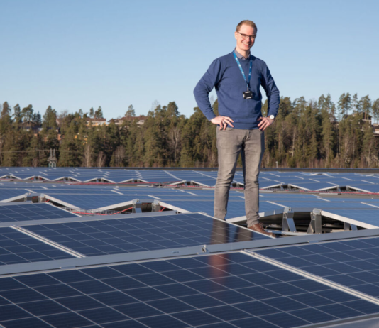 Dette solcelletaket sender strømmen til brukte elbilbatterier