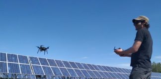 Intelligente droner finner feil i store solcelleparker