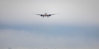 Nærområdet til Evenes flyplass er forurenset av miljøgifter. Nå må Avinor rydde opp