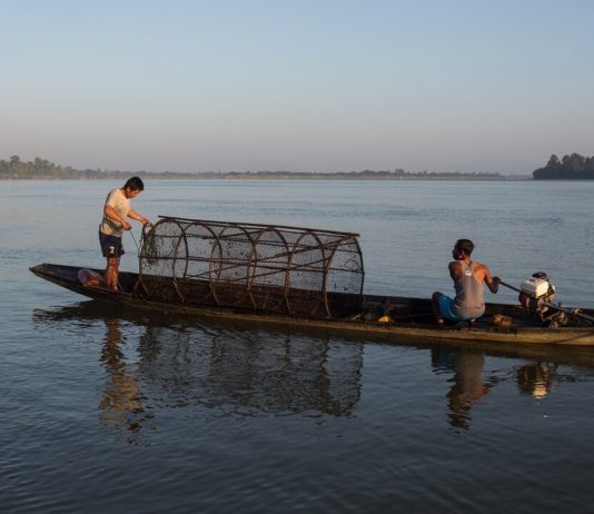 Kambodsja dropper demninger i Mekong