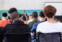 SV vil hive oljebransjen ut av norske klasserom