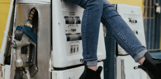 Tror oljeprisen vil stupe til 10 dollar i 2050 hvis verden når Parismålene