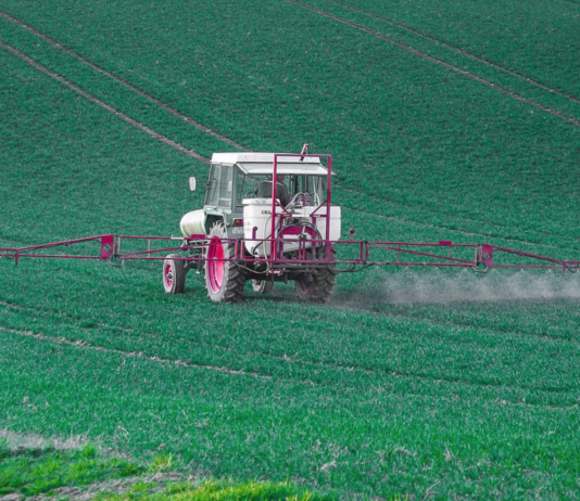 Stadig vanskeligere for danskene å finne vann uten sprøytemiddelrester