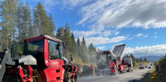 Legger asfalt med plantebasert materiale