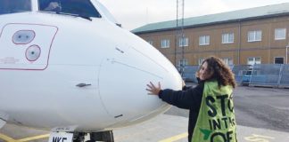Mange XR-aksjoner i Sverige: To norske medlemmer av Extinction Rebellion stanset svensk fly