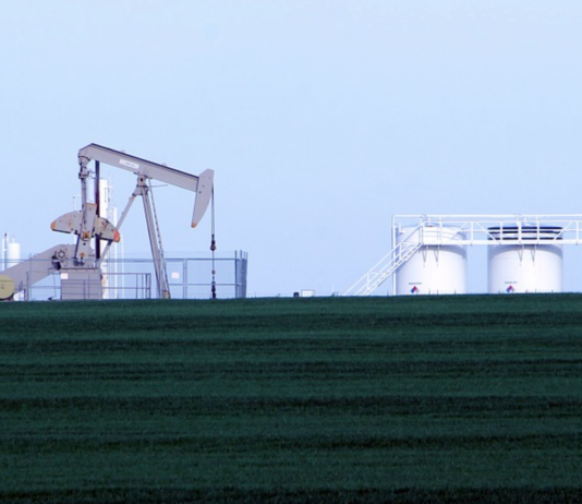 Los Angeles forbyr leting etter ny olje og gass, og faser ut eksisterende brønner