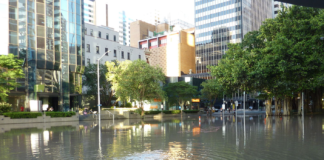 Deler av Australias tredje største by står under vann