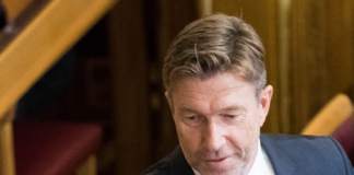 Arbeiderpartiet åpner for å bruke havvind til å elektrifisere norsk sokkel