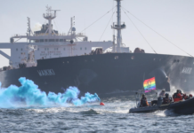 Lørdag: Greenpeace forsøkte å blokkere russisk oljetankskip i Østersjøen