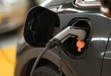 Klimasjekk av 12 store bilmerker: Kun en av dem følger Parisavtalen, mens bunnplasseringen er like klar