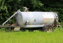 Store mengder husdyrgjødsel renner ut i vannmiljøer og skader fisk og bunndyr