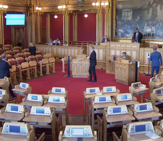 Klimaaktivister fra XR Ung avbrøt Stortingets spørretime