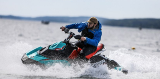 7 av 10 nordmenn vil ha strengere regler for vannscootere