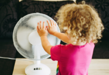 Hetebølgene i Europa fører til enormt salg av klimaanlegg – og økte CO2-utslipp