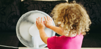 Hetebølgene i Europa fører til enormt salg av klimaanlegg – og økte CO2-utslipp