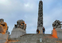 Klimaaktivister har tilgriset Monolitten i Vigelandsparken