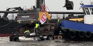 Bordet mudringsbåten og stanset arbeidene