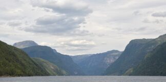 Hardangerfjorden er ennå frisk, men nå ser forskarane ei endring