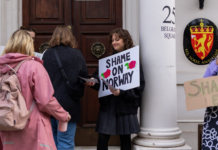 Rosebank: Protester mot Equinor og Norge ved ambassaden i London