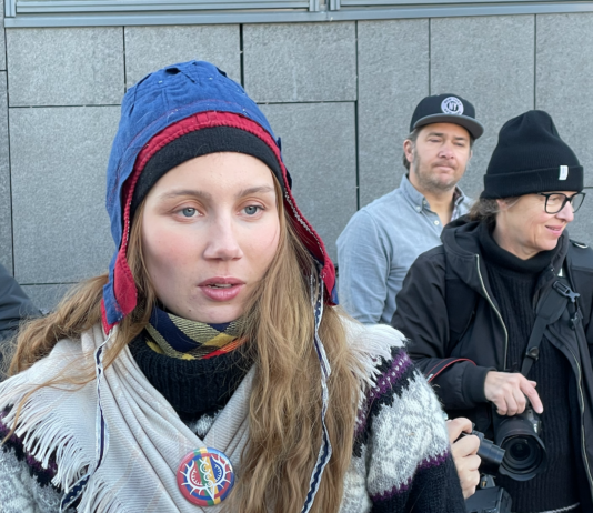 “Staten har brutt menneskerettighetene i to år, og går fri. Men unge samiske aktivister bøtelegges”