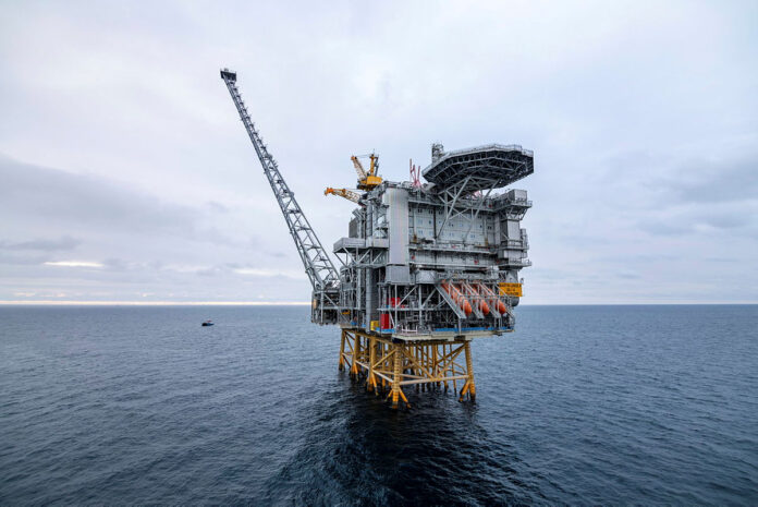 Fra Martin Linge plattformen i Nordsjøen produserer Equinor både olje og gass. Foto: Equinor.