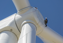 Rotorblad falt av vindturbin på Øyfjellet – området var sperret av