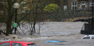 EUs miljøbyrå: Europa må forberede seg på katastrofale klimaeffekter Flom i Bradford, UK.