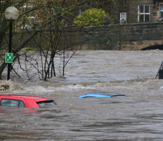 EUs miljøbyrå: Europa må forberede seg på katastrofale klimaeffekter Flom i Bradford, UK.