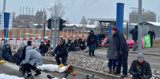 XR i spissen for flernasjonal storaksjon i Nord-Europa. Sperring ved Rafnes i Bamble lørdag Extinction Rebellion. Rafnes. 2024.