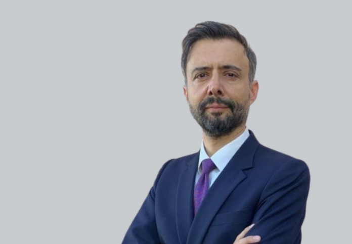 Alvaro Lario.