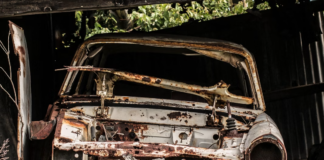 Nordmann tiltalt i Sverige for miljøkriminalitet Bilvrak.