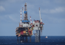 Studie: – Oljelobbyen har motarbeidet et grønt skifte i 50 år, og de holder på fortsatt Oljeplattform.