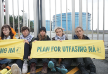 Miljøaksjonister blokkerer gassterminal – politiet vil ikke fjerne demonstrantene Extinction Rebellion.