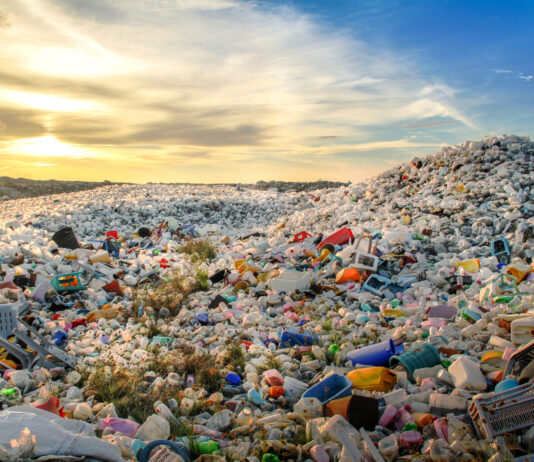 Krever forpliktende plastforurensingsavtale: – Mange ser til Norge for lederskap