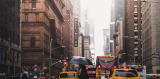 En selvfølge for oss, men først nå skal new yorkerne slippe å tråkke i søppel på gata